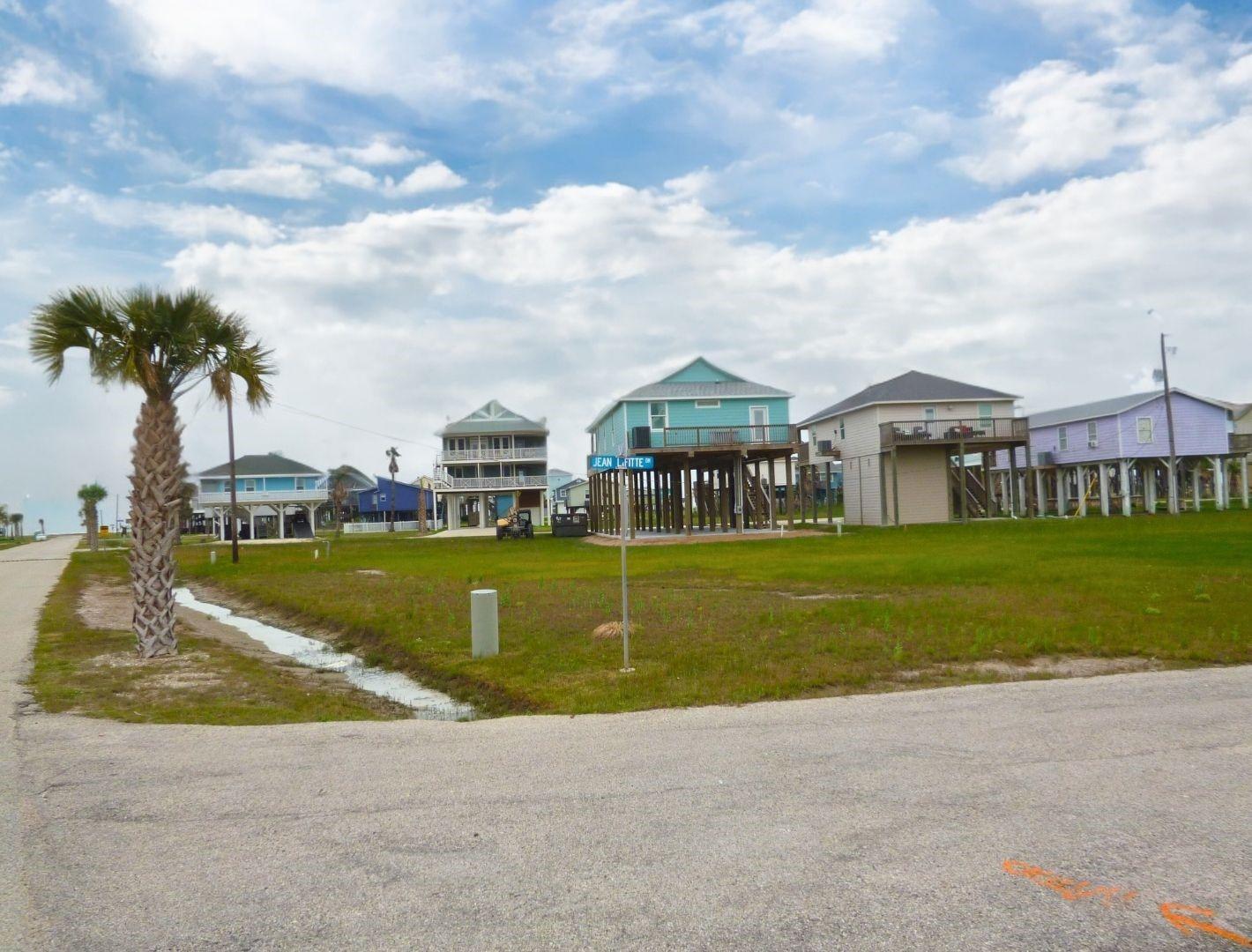 Image 2: Fantastic Oversized lot on the corner of Palm & Je