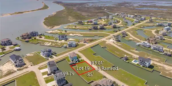 Image 3: Abundant waterfront canals in every direction with