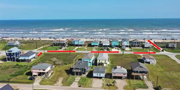 Image 3: Easy access to the beach via a golf cart or quick
