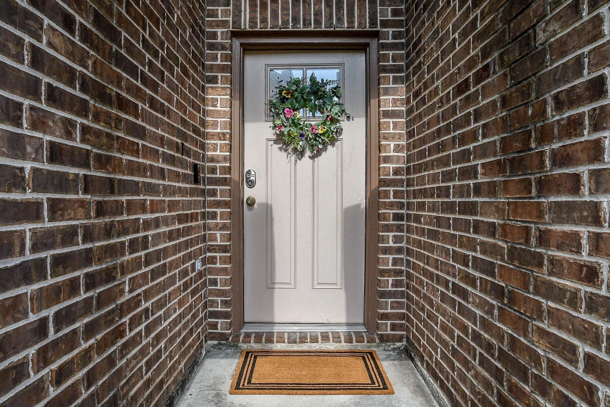 Image 3: Covered front entry