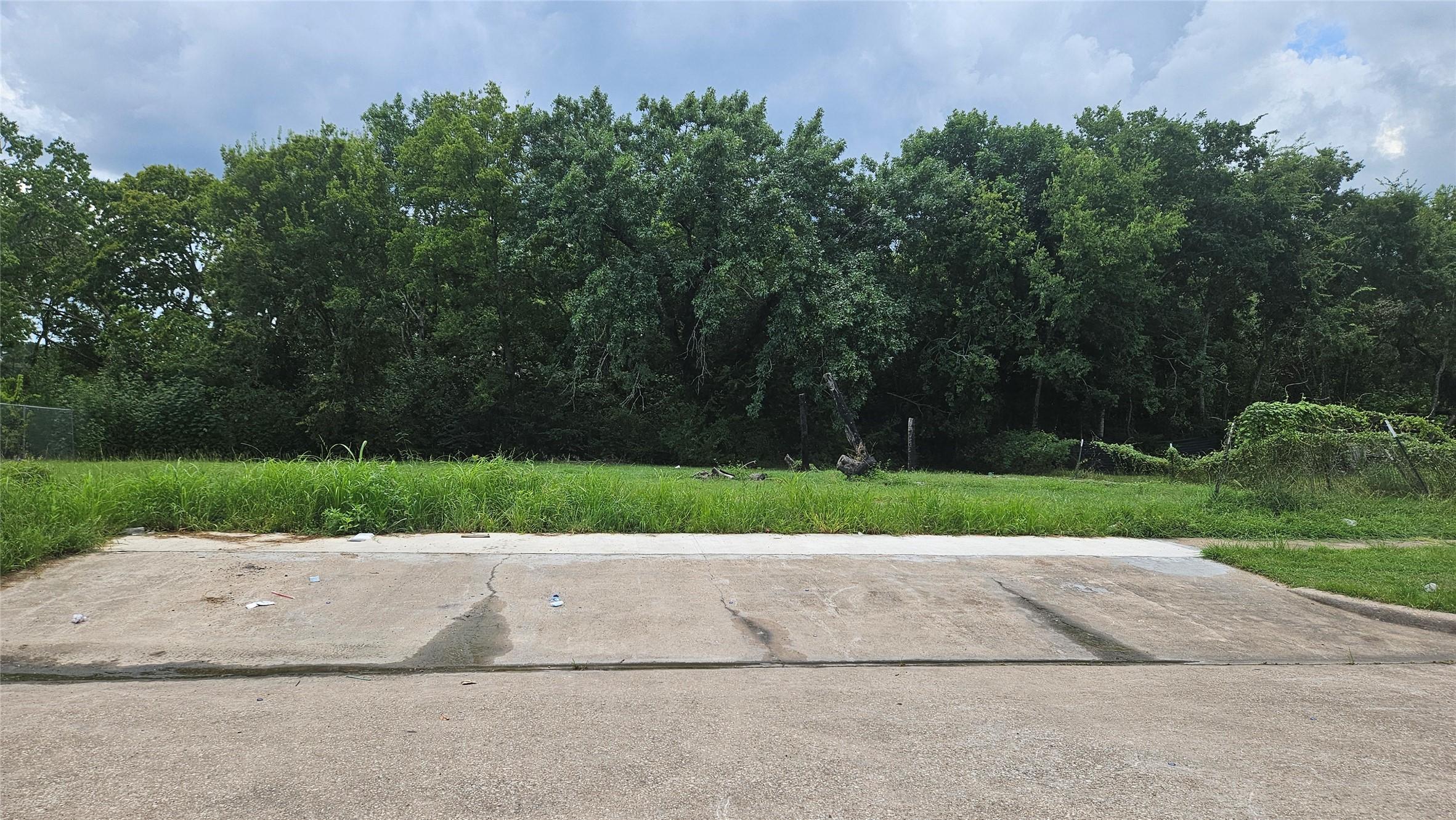 Image 1: The property is located near the planned 75 millio