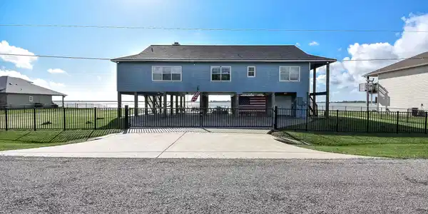 1504 W Bayshore Drive