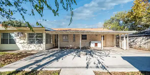 1106 Brookhollow Drive