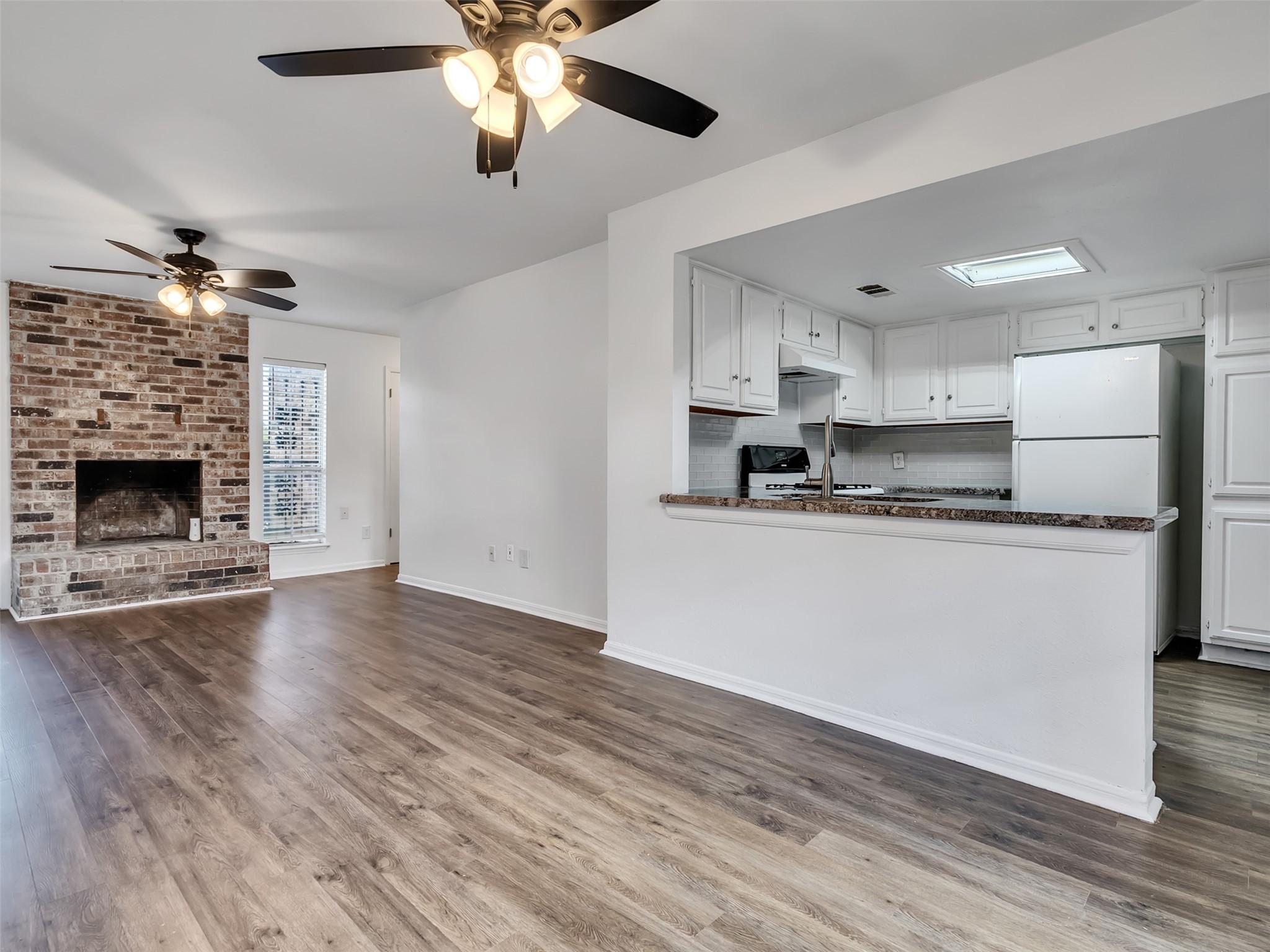 Image 1: Open living kitchen
