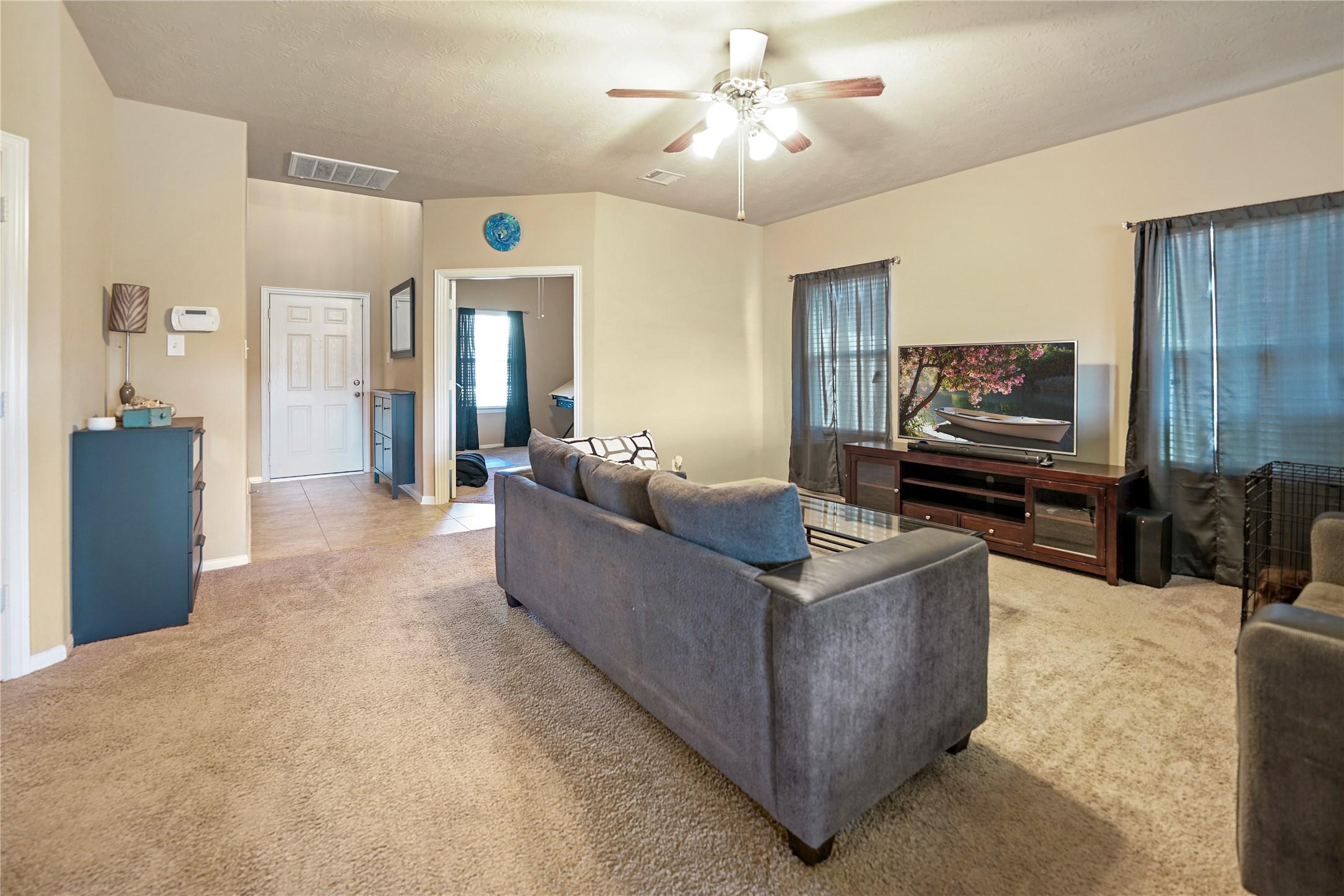 Image 3: Entrance to living room