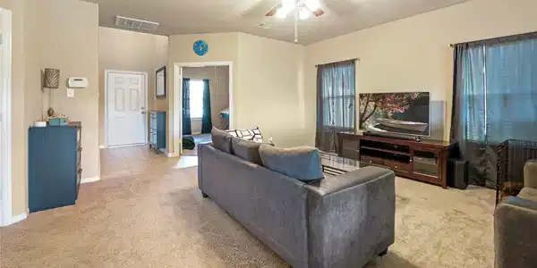 Image 3: Entrance to living room