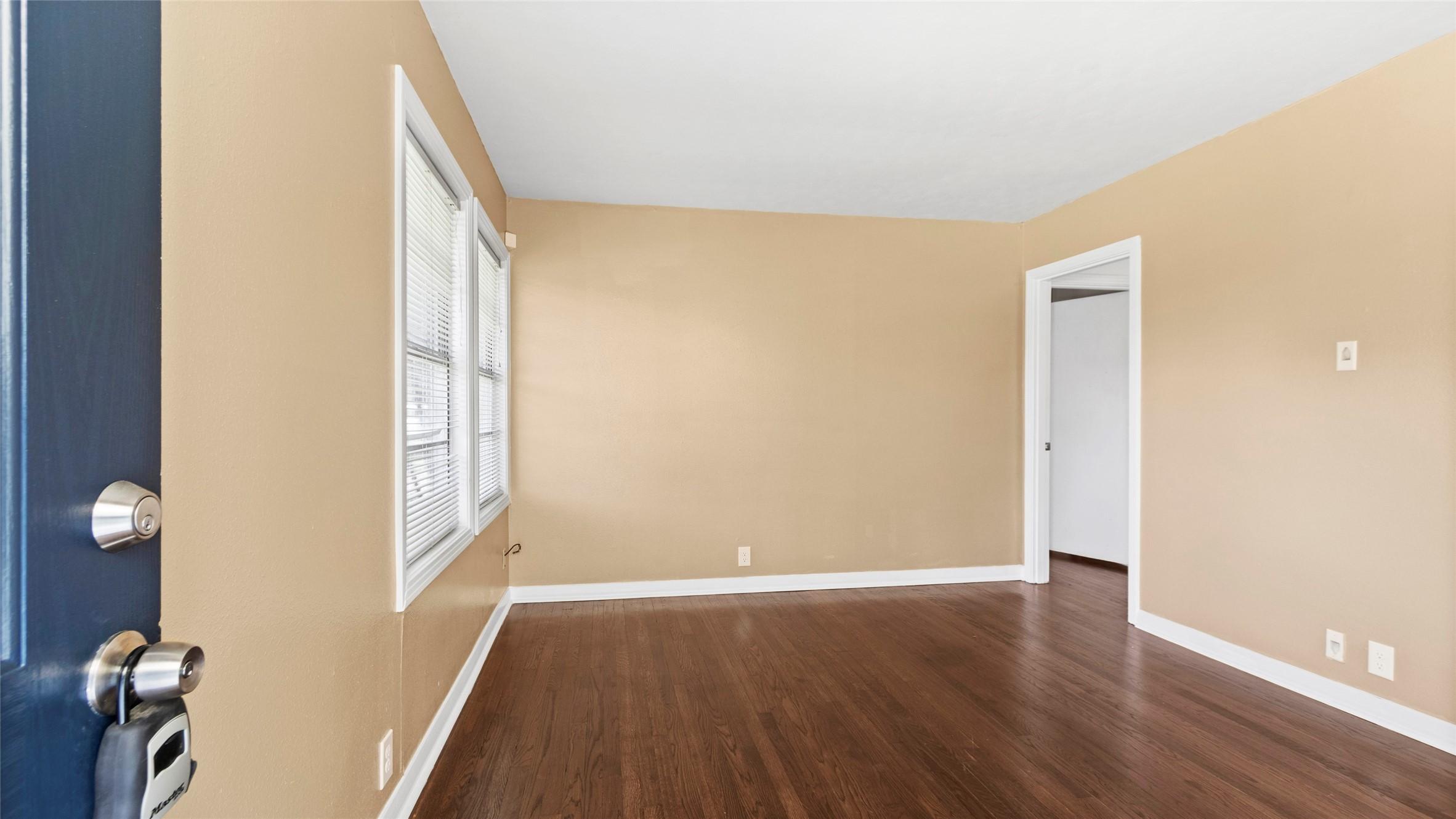 Image 3: Livingroom