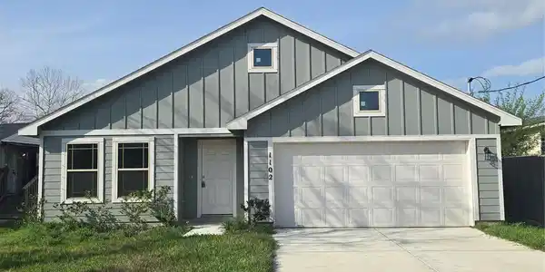1102 Riggs Street