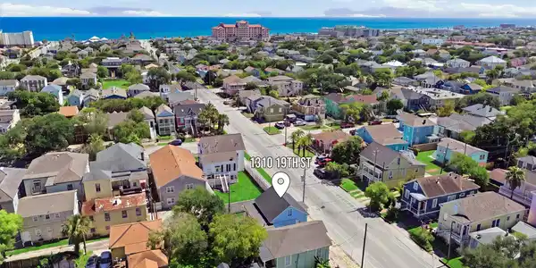 Image 2: Ideally located near the beach, the Grand Galvez,