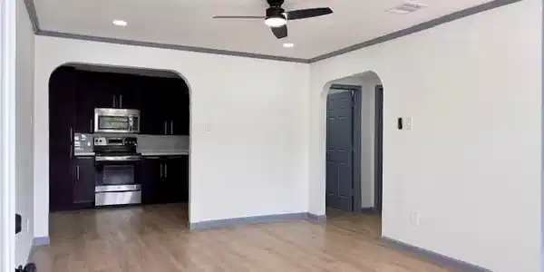 Image 2: Living room