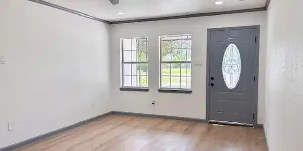 Image 3: Living room