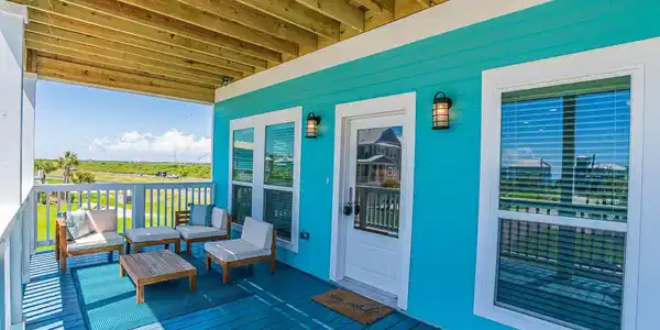 Image 4: Outdoor Deck