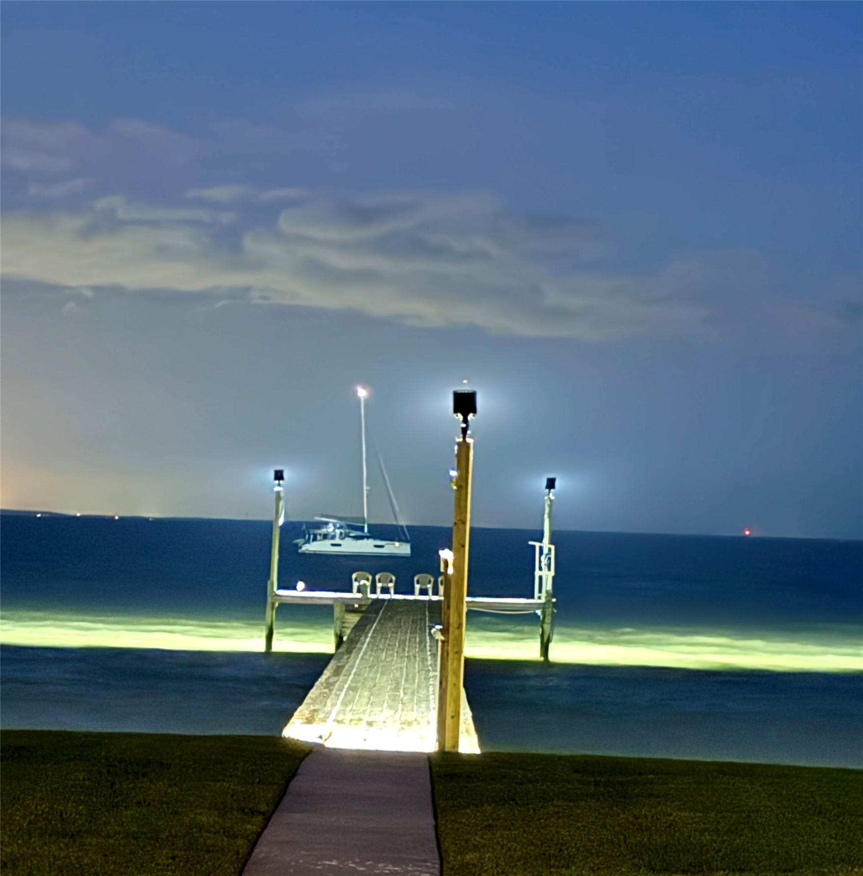 Image 4: Enjoy your own 250-foot lighted pier&mdash;perfect for f