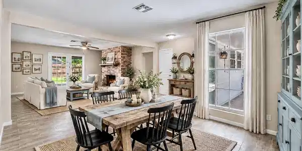 Image 4: Open layout with large dining area that flows into
