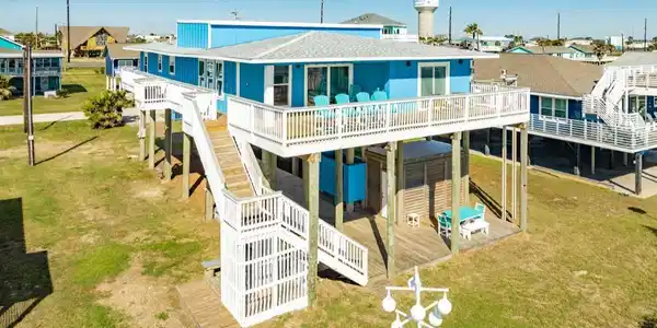 Image 4: Discover this rare waterfront gem in Jamaica Beach