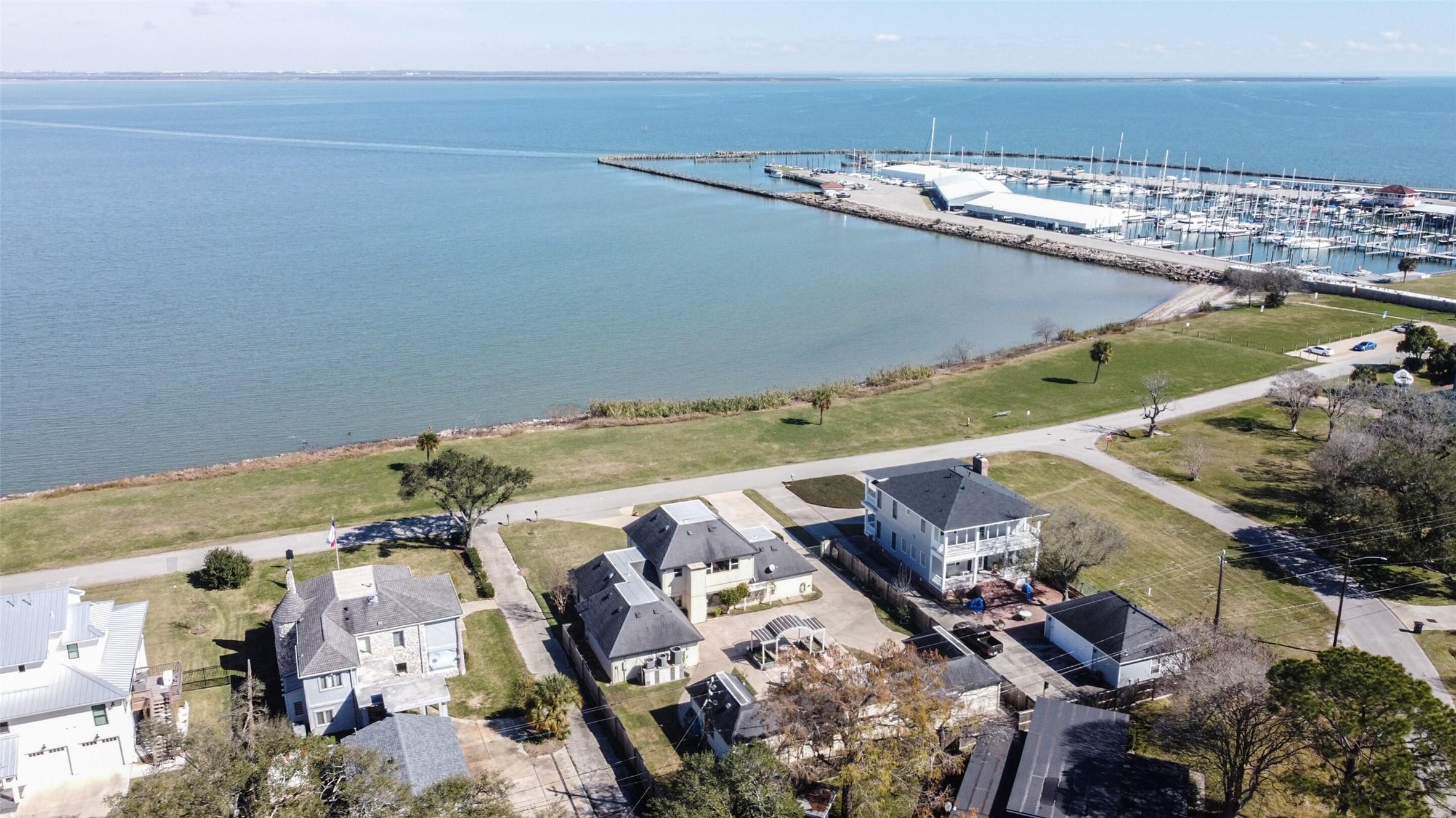 Image 3: Stunning waterfront home on the Bay