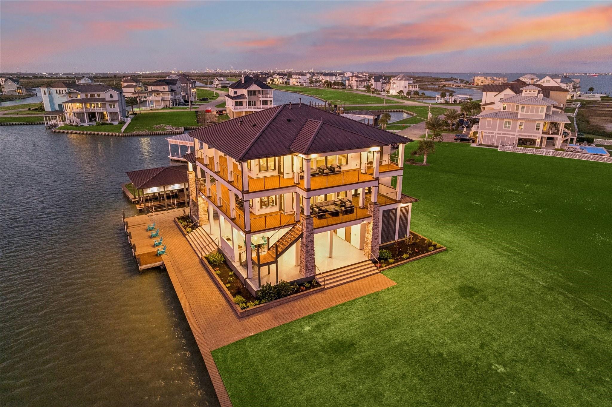 Image 3: Situated on a premier cul-de-sac point homesite, t