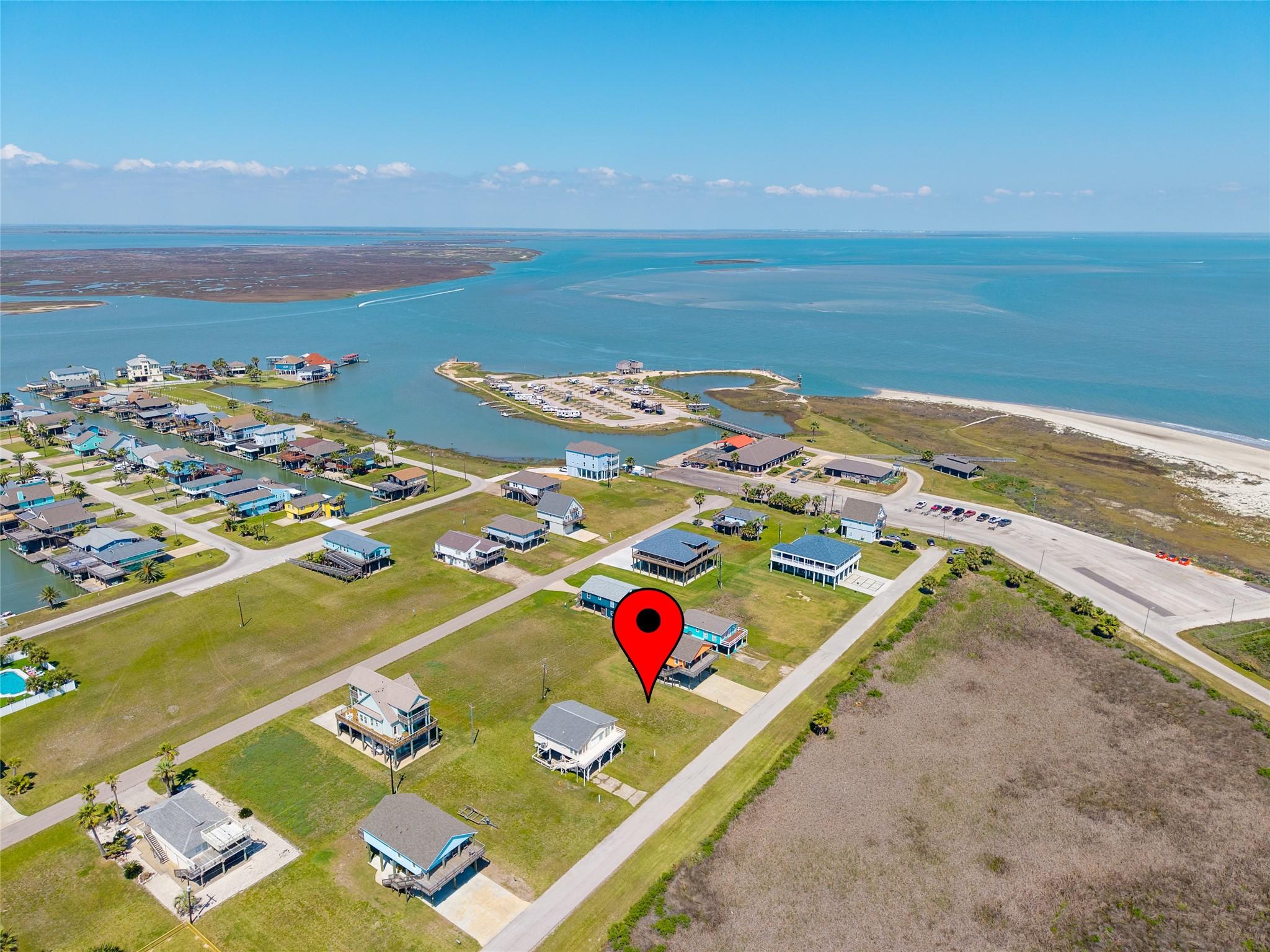 Image 3: Perfectly located between Surfside Beach and Galve