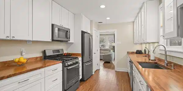 Image 4: Plenty of Counterspace and Cabinets in this Well D