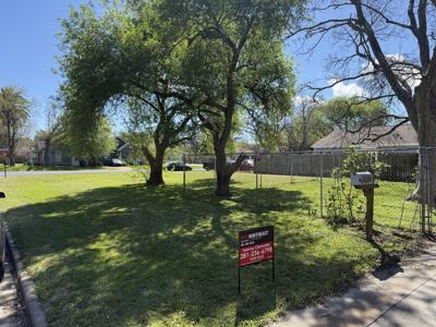 204 8th Avenue N