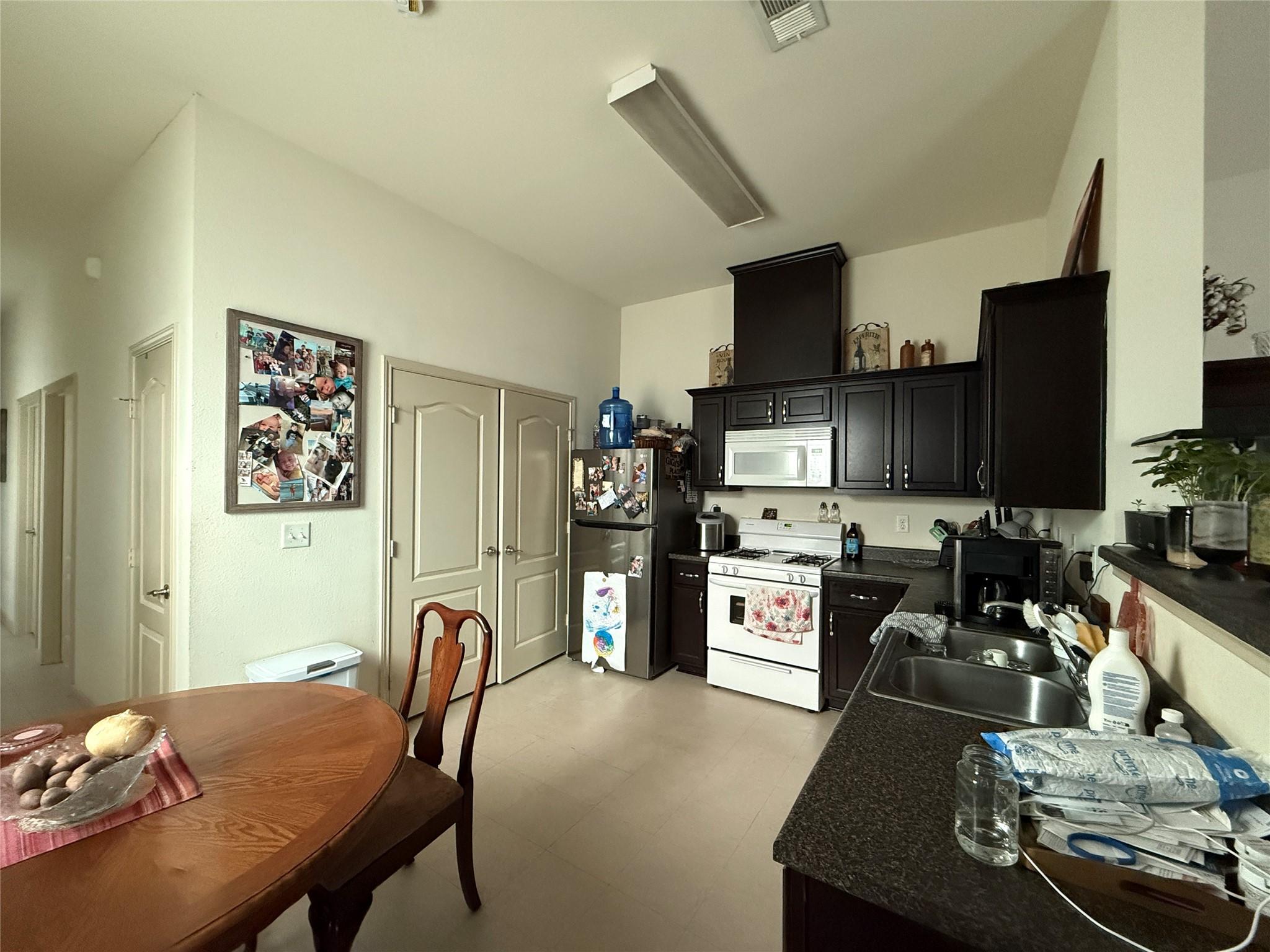 Image 4: Kitchen with a breakfast bar and a dinning area.