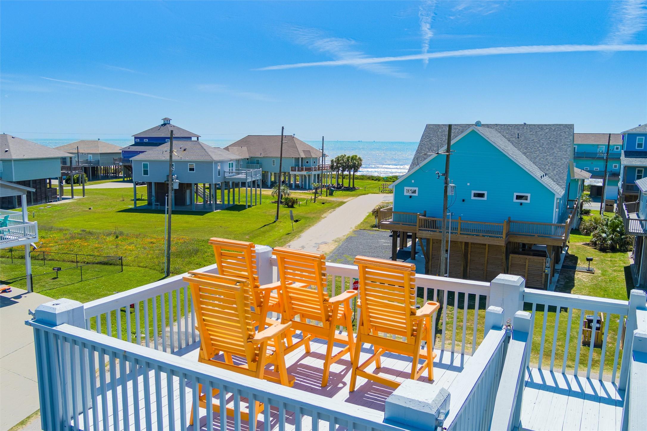 Image 4: Great spot to watch for dolphins, shrimp boats & b
