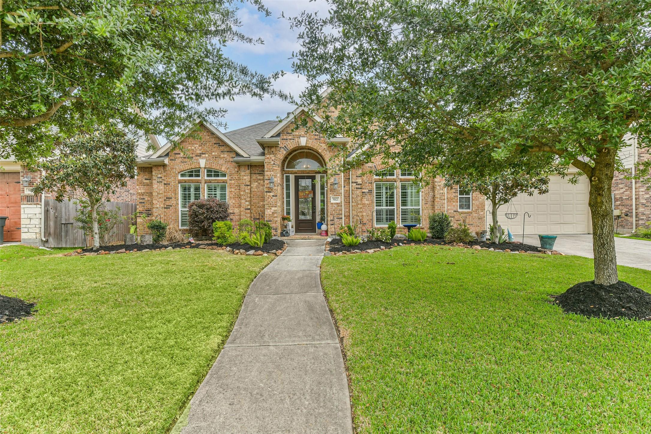 Image 1: One Story 4 Bedrooms, 3 Baths with Tandem 4-Car Ga