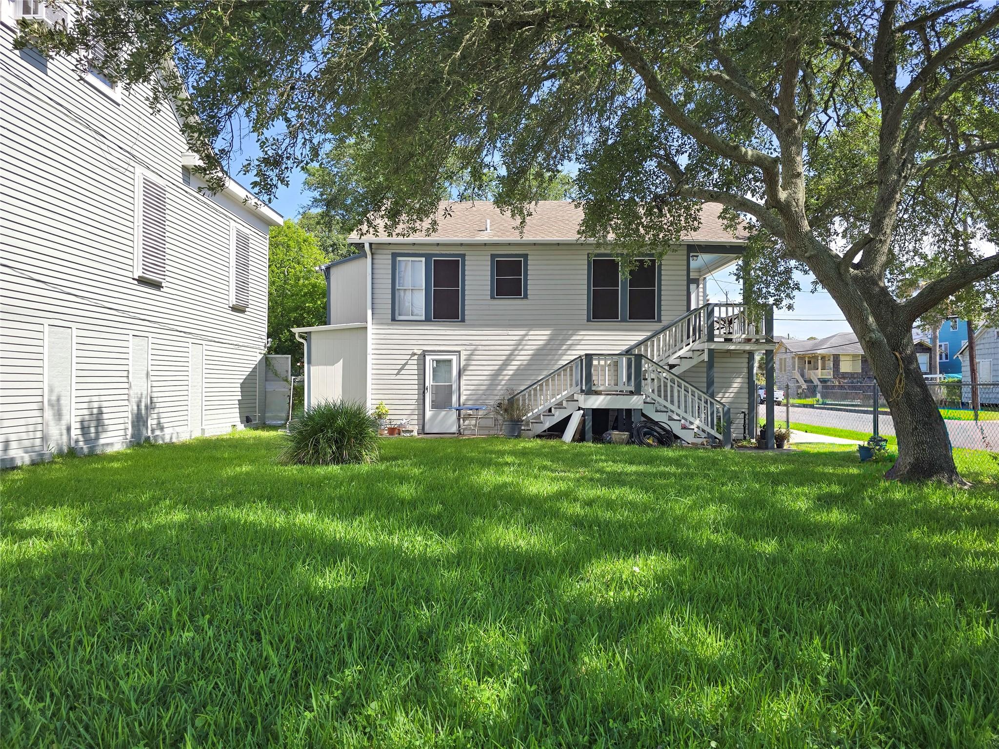 Image 2: A yard for an amazing outdoor oasis!