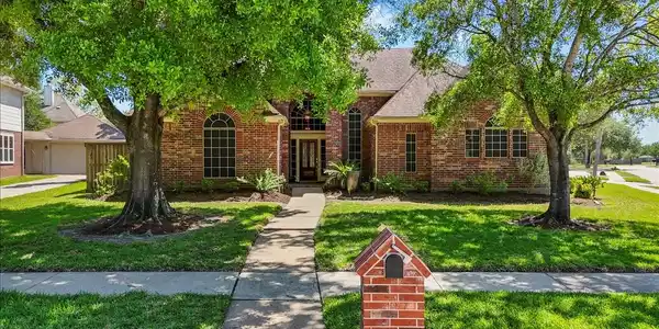 2502 Lakeside Drive