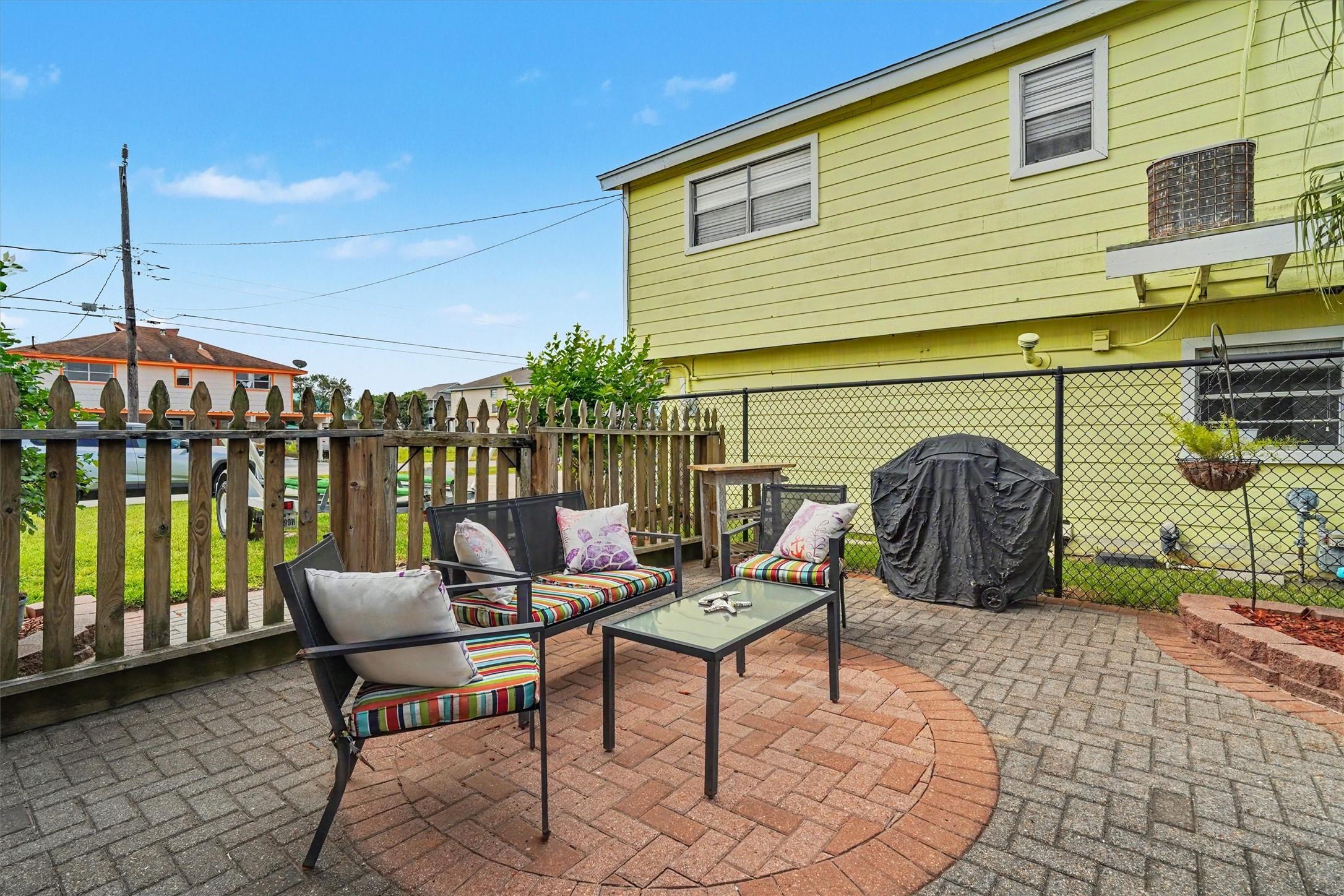Image 4: Home is ideally situated near the boating exit, of