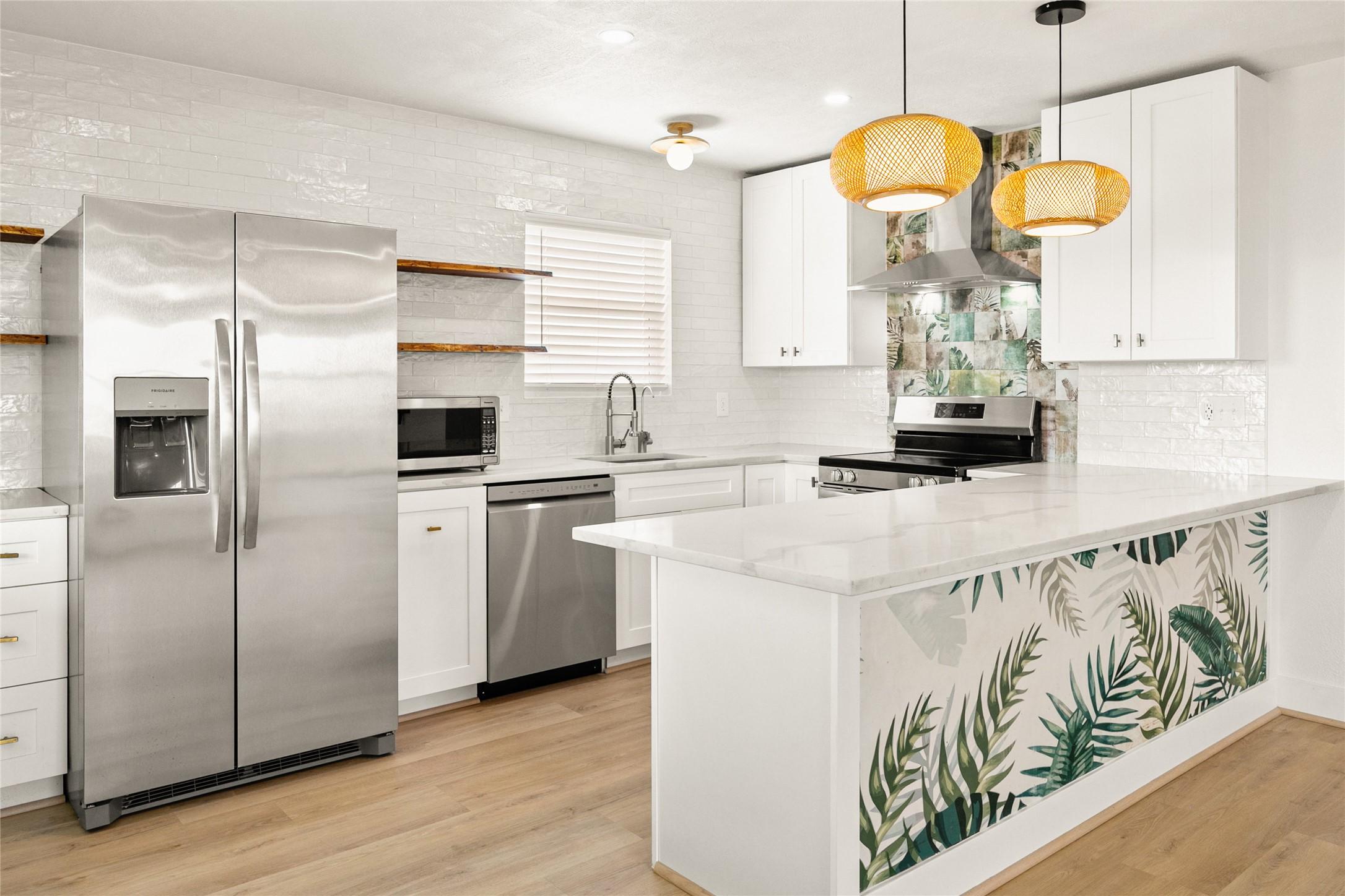 Image 4: This stylish kitchen is open to the living area, d