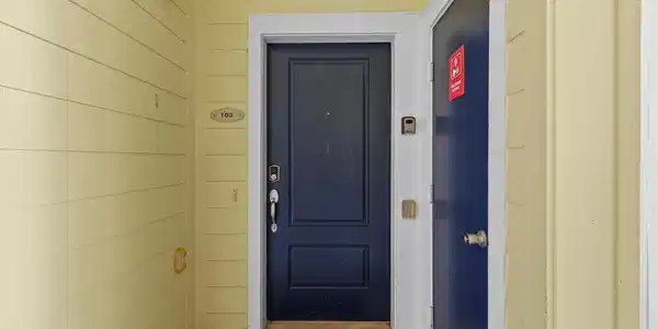 Image 3: Your private entryway provides a warm welcome, wit