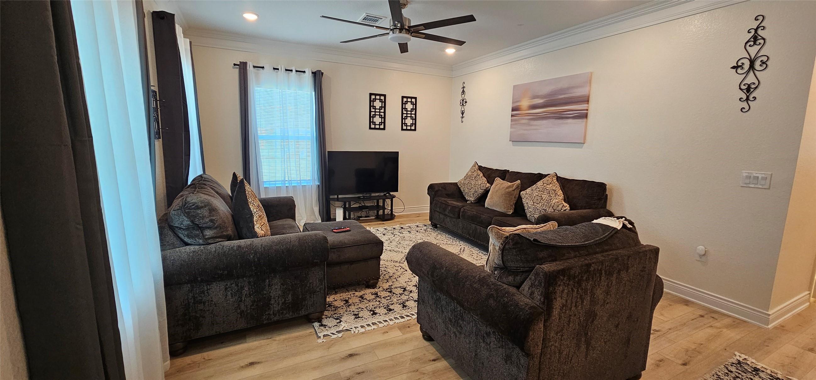Image 2: Living Room