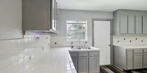 1915 Little Street