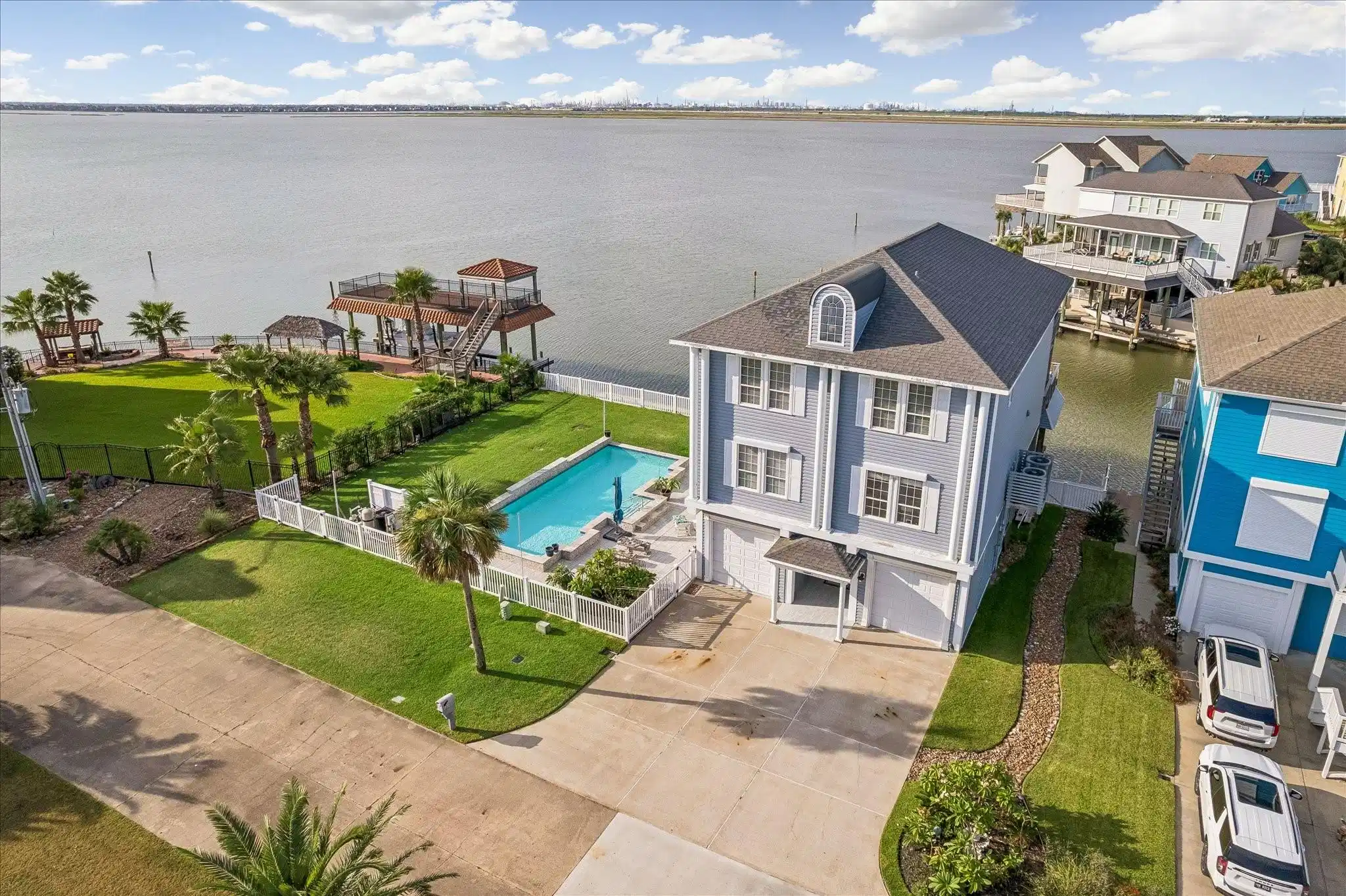 Image 1: Welcome to 426 Sunset Circle at Tiki Island! BAYFR