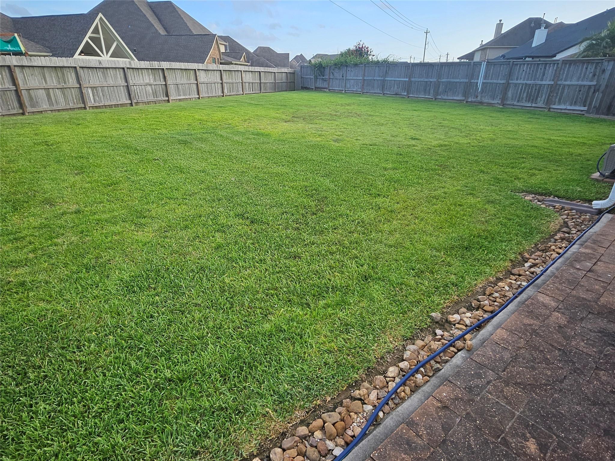 Image 3: Huge backyard