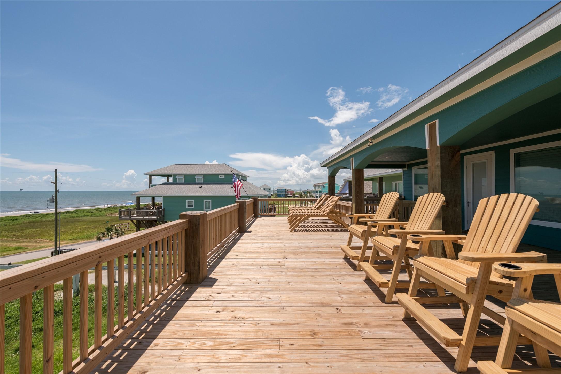 Image 3: Lots of room to soak up sunshine.