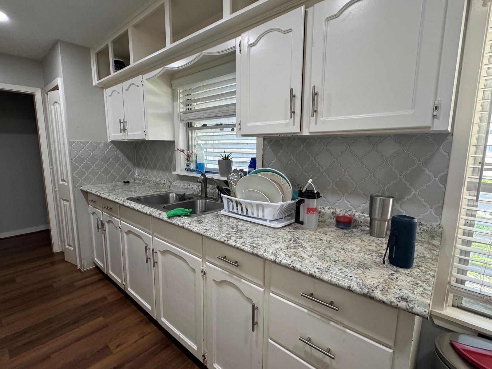 Image 2: Kitchen