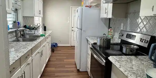 Image 3: Kitchen