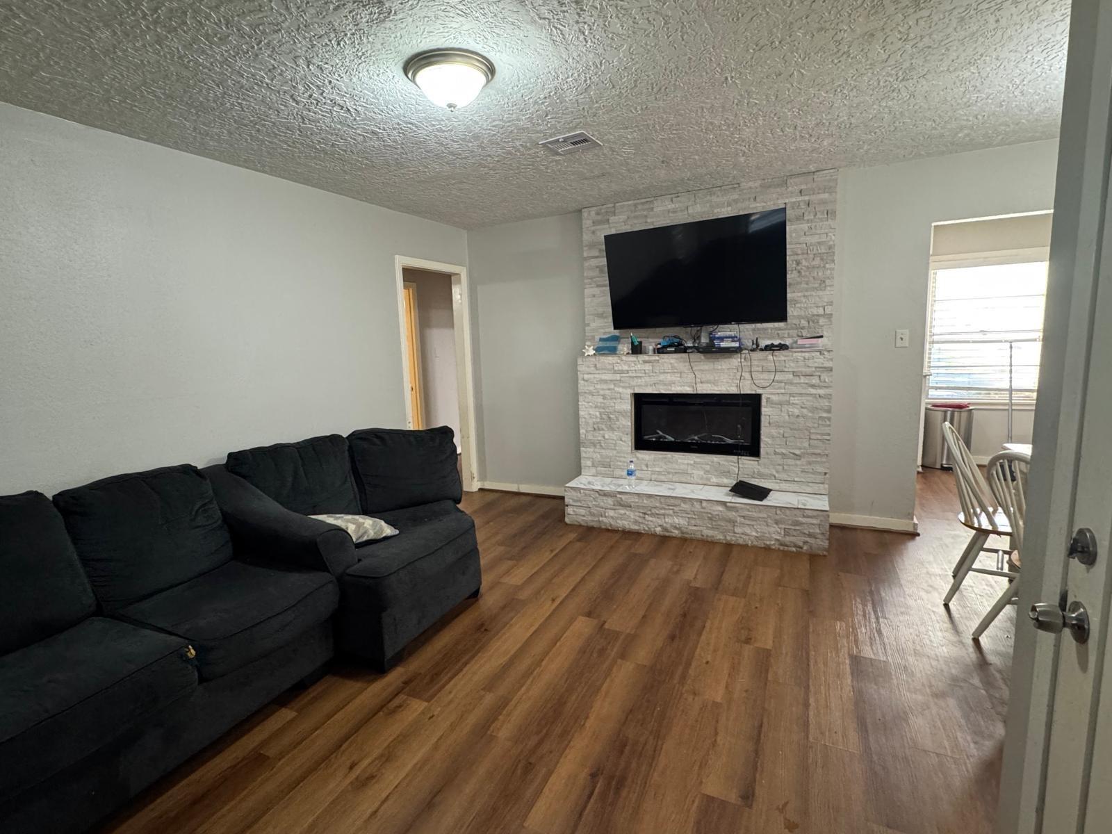 Image 4: Livingroom