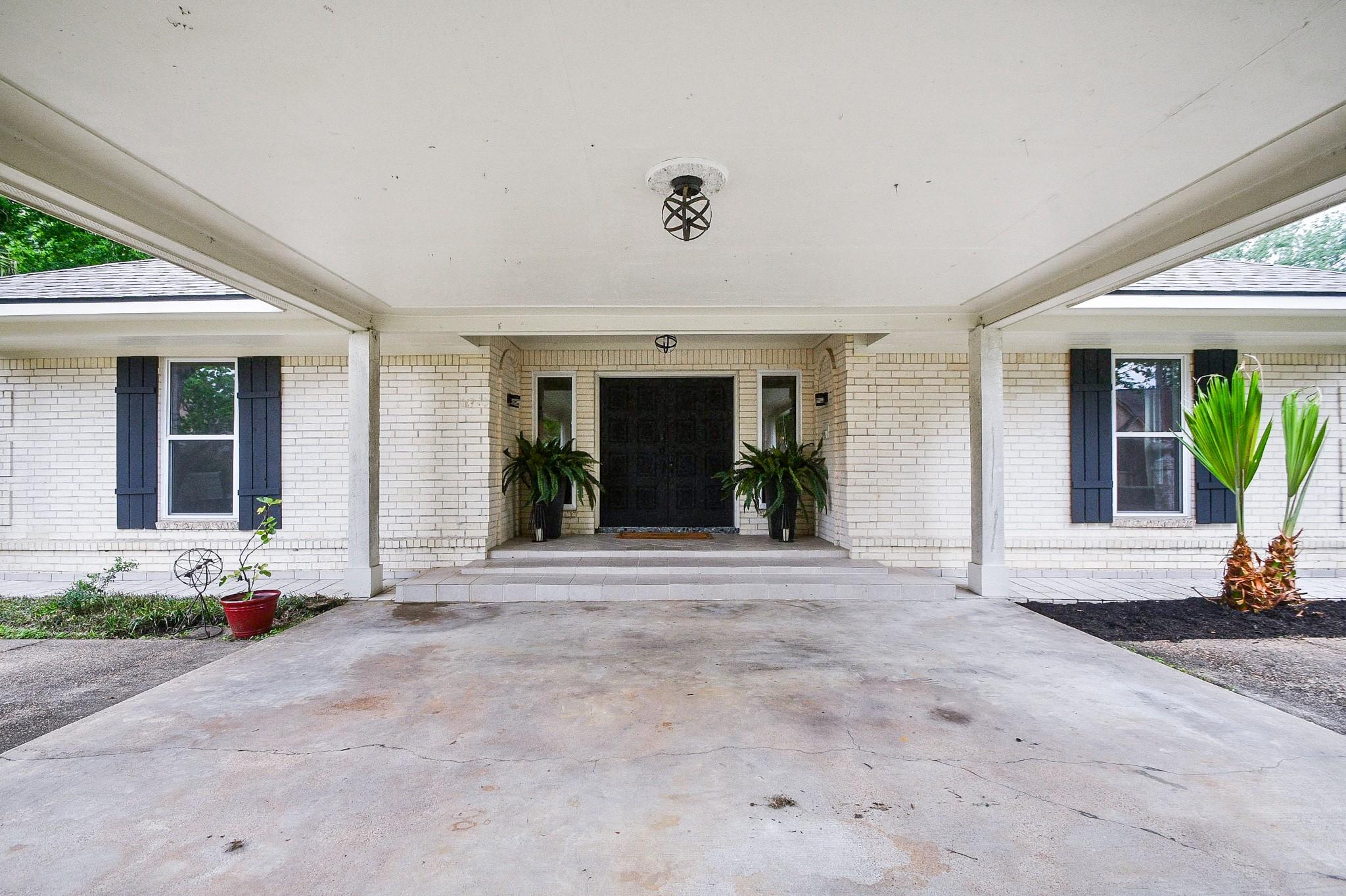 Image 3: Your guests will feel like VIPs when they park und