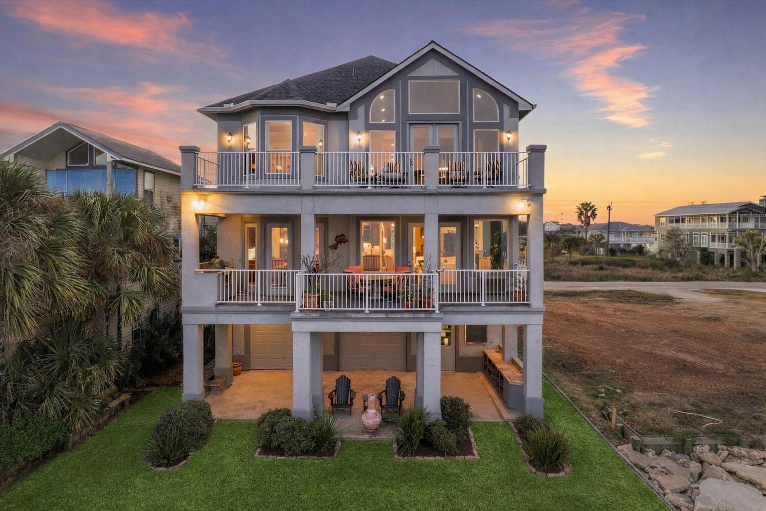Image 2: THE REAR ELEVATION HIGHLIGHTS THE INCREDIBLE OUTDO