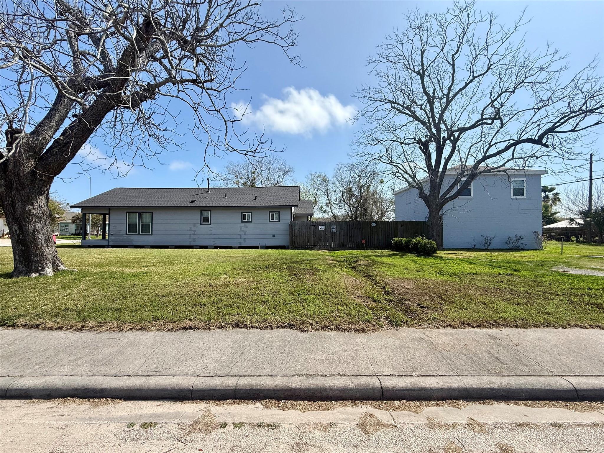 Image 3: Main house and Garage Apartment
