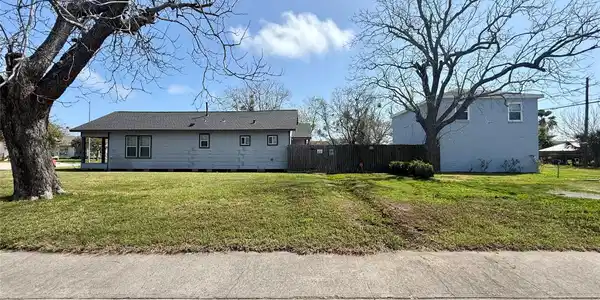 Image 3: Main house and Garage Apartment