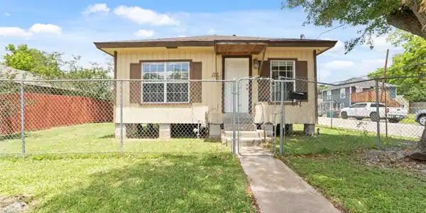 122 E Murrill Avenue