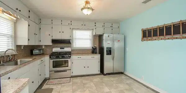 Image 4: kitchen view
