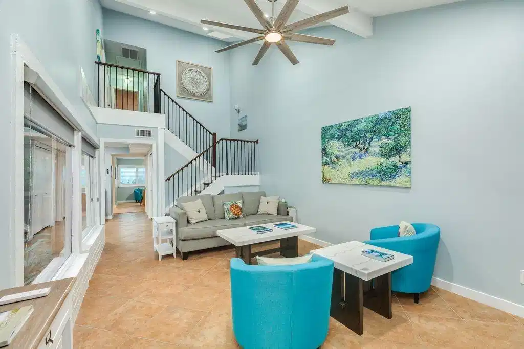 Image 1: Wonderful, remodeled townhouse with coastal decor