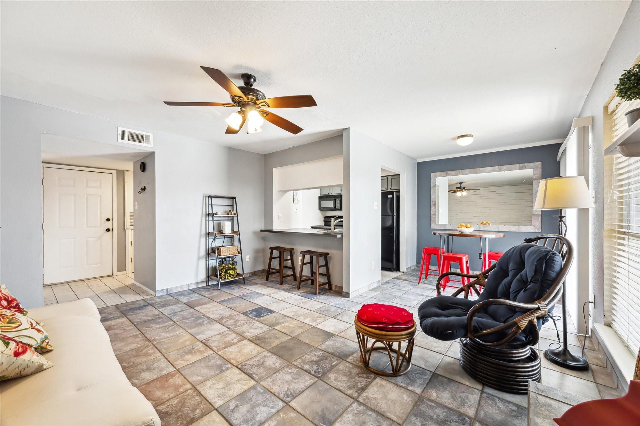 Image 1: Livingroom