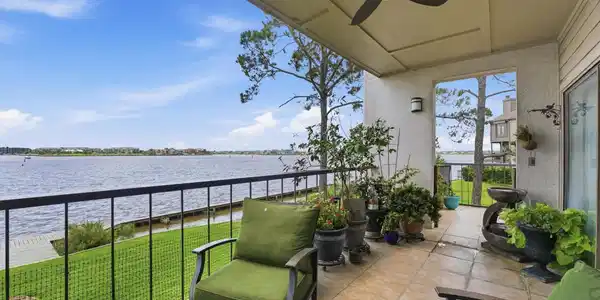 401 Lakeside Lane