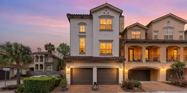 18 Laurelwood Drive